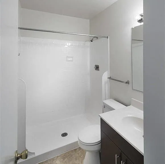 PREMIER convenient walk-in shower
