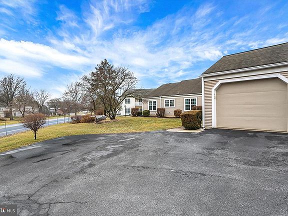 4th image of 301 Barrington Ct #U-0134