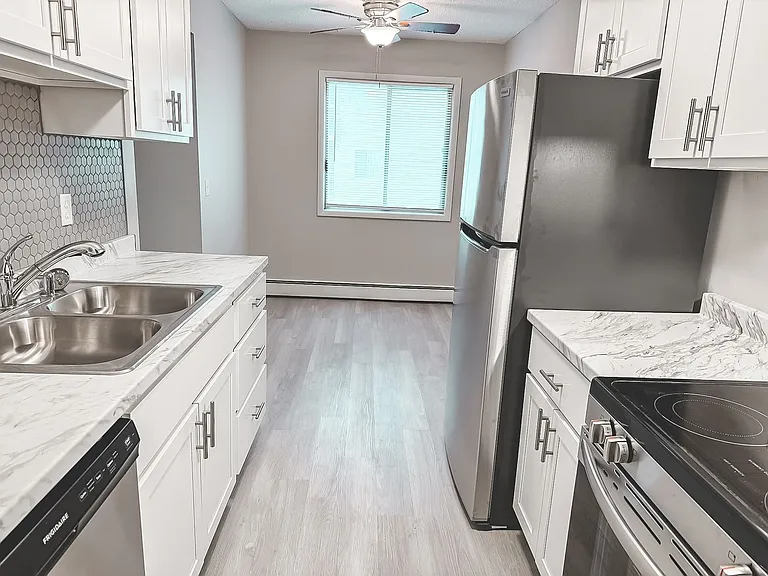 The Groves Apartments — Photo 45