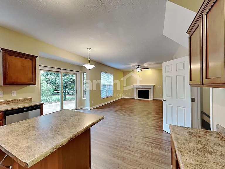 270 Huntington Dr — Photo 4