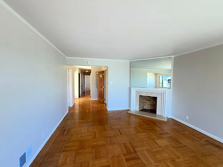 955 Lawton St — Photo 6