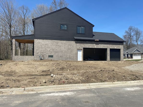 67611 Madeline St, Richmond, MI 48062