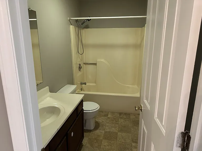 2101 Forsyth Dr — Photo 7