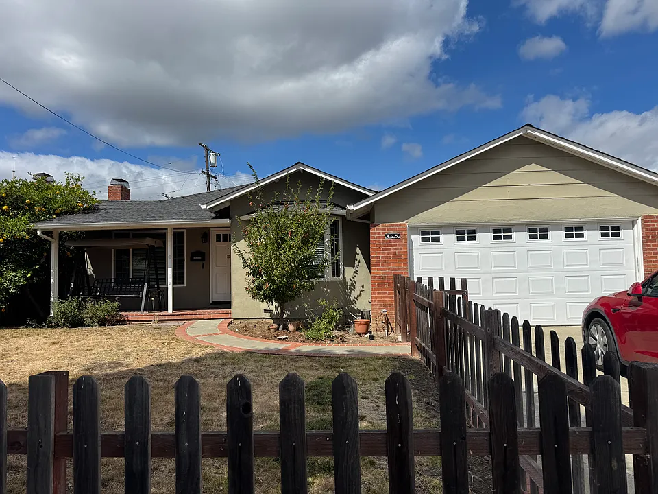425 Molino Ave