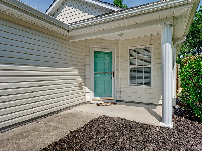 136 Red Bird Ln — Photo 2