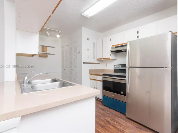 18310 NW 68th Ave APT L, Hialeah, FL 33015