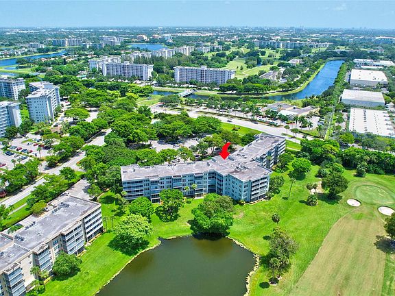 4th image of 4020 W Palm Aire Drive #304