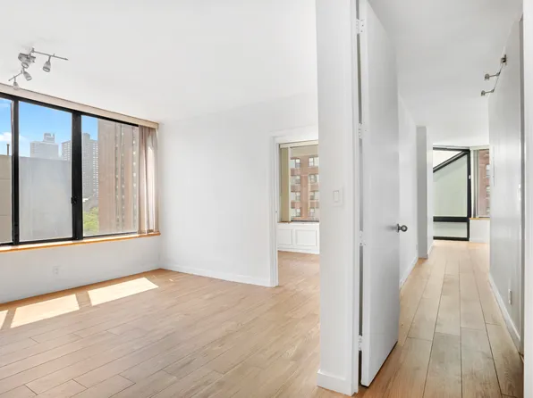 300 East 93rd Street image 1 of 8