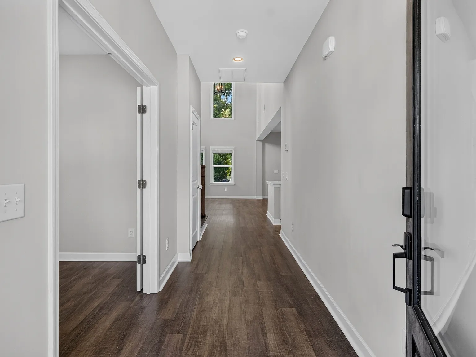 5 bed, 2.5 bath, 2548 sqft, $3,900 — Photo 4