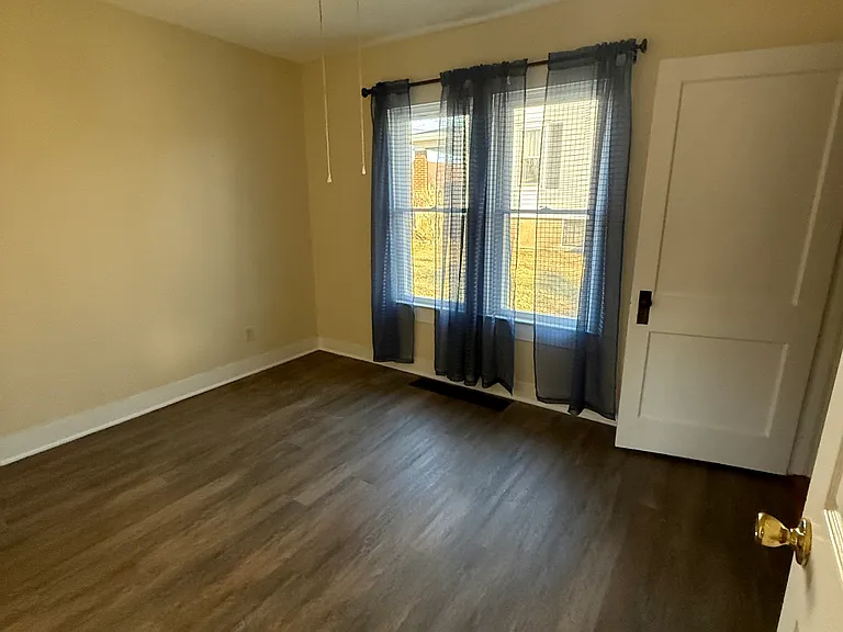 410 E Main St — Photo 13