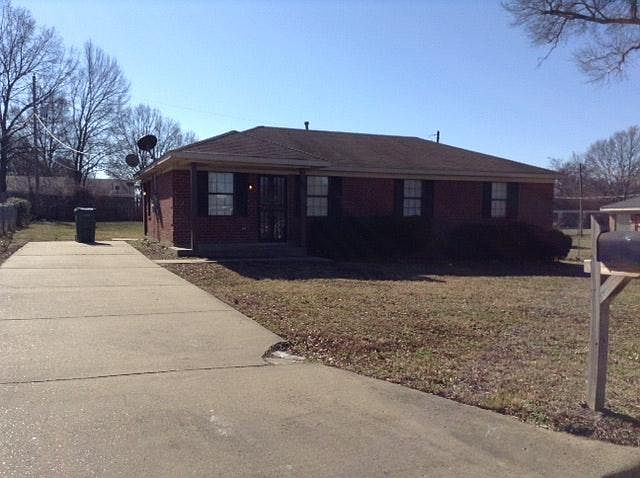 Note: All pics are of homes in the area owned by the same pe