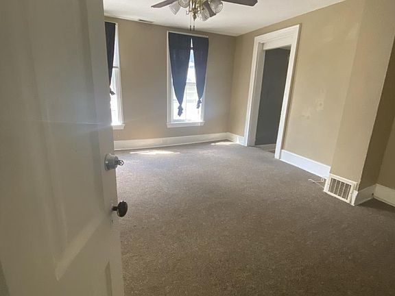 4th image of 491 Walnut St #2