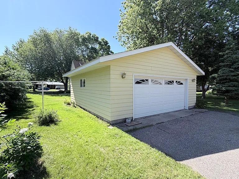 1609 Ash St — Photo 8