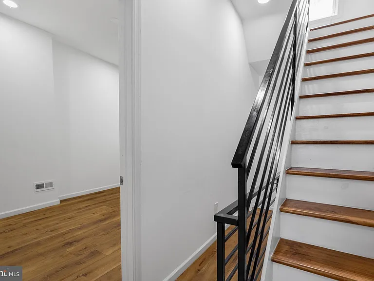 2516 W Master St — Photo 20