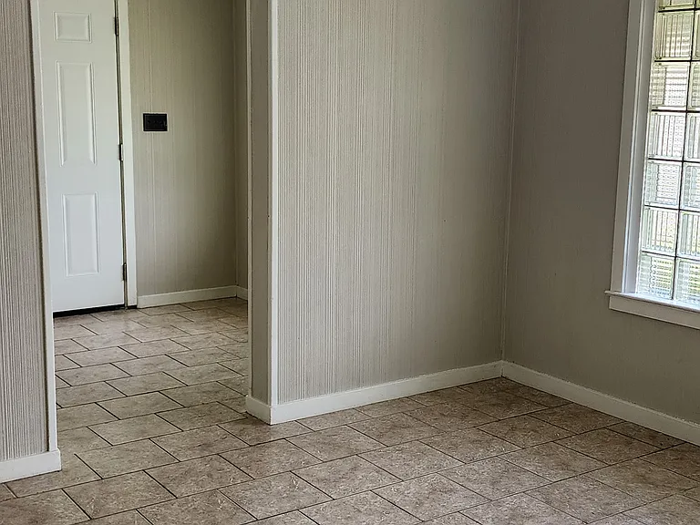 1006 W Franklin St #100 — Photo 8