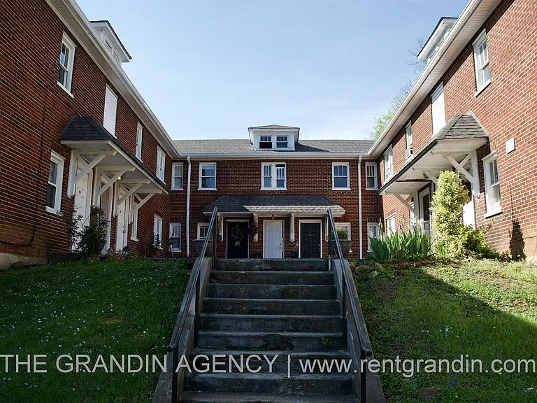 1624 Chapman Ave SW #A6 — Photo 1