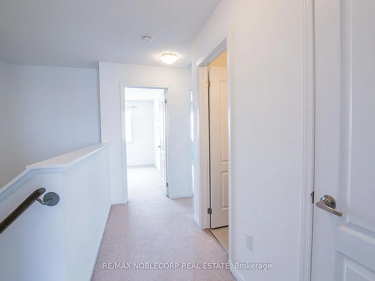 1287 Coleman Cres — Photo 15