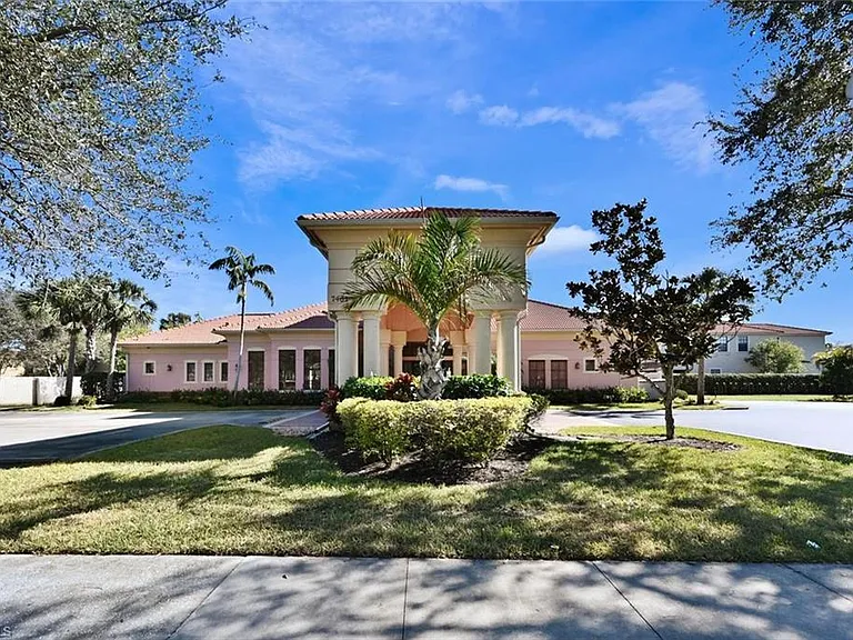 7631 Bristol Cir — Photo 37