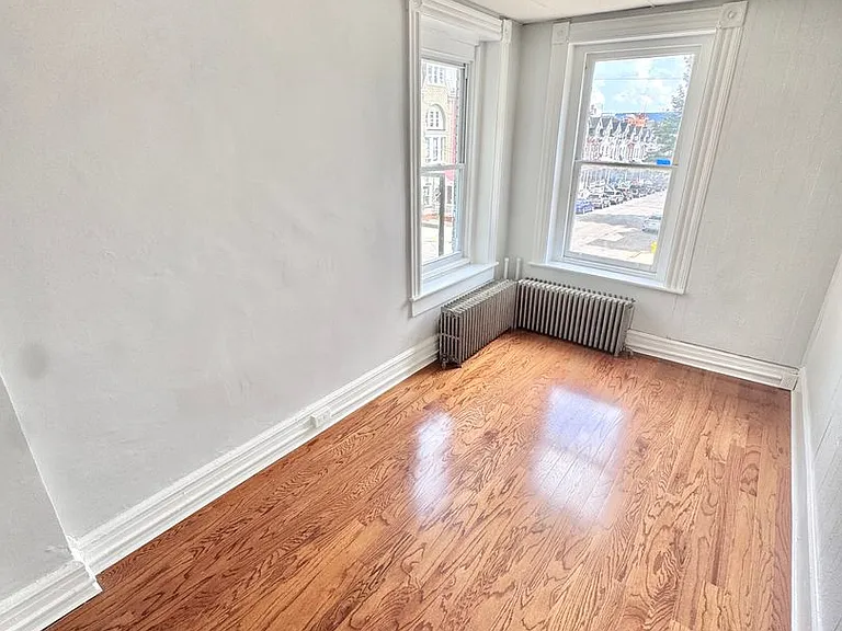 501 W Allen St — Photo 11