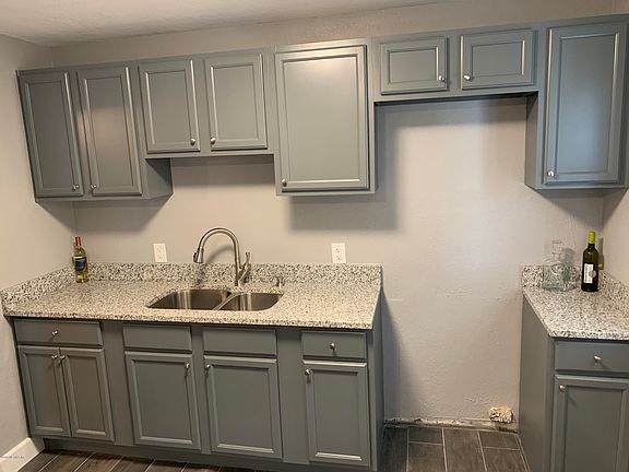 3rd image of 5214 Hollycrest Dr
