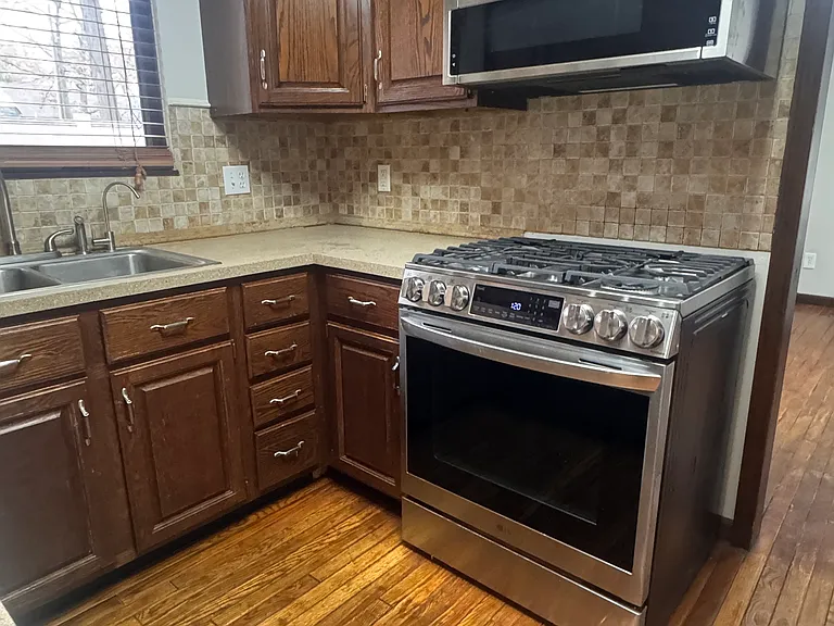 3740 Highcrest Dr — Photo 8