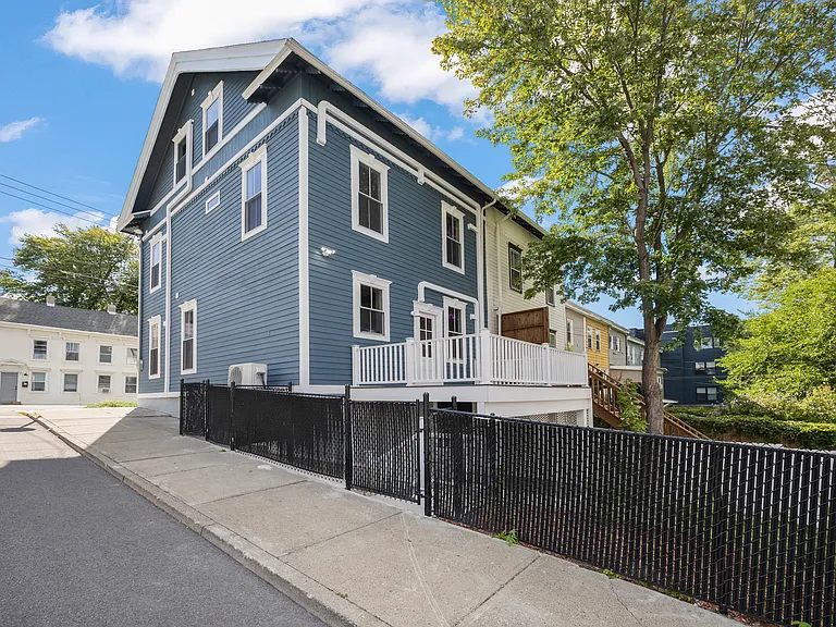 526 State St — Photo 2