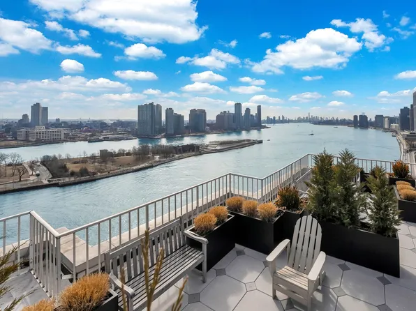 45 Sutton Place South image 14 of 17