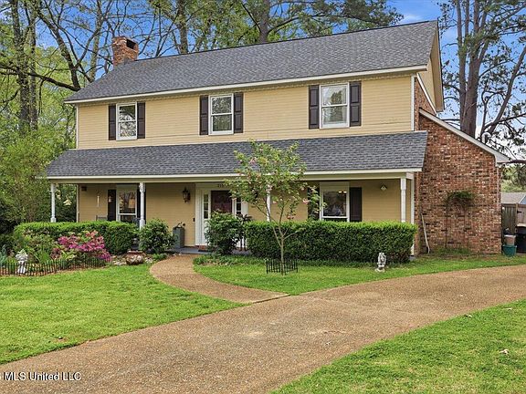 2nd image of 215 Comstock Ln
