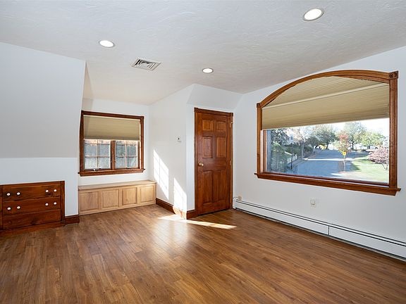 2nd image of 124 Gardiner Rd Unit 2