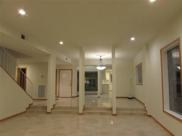 201 Vanderpool Ln APT 19, Houston, TX 77024