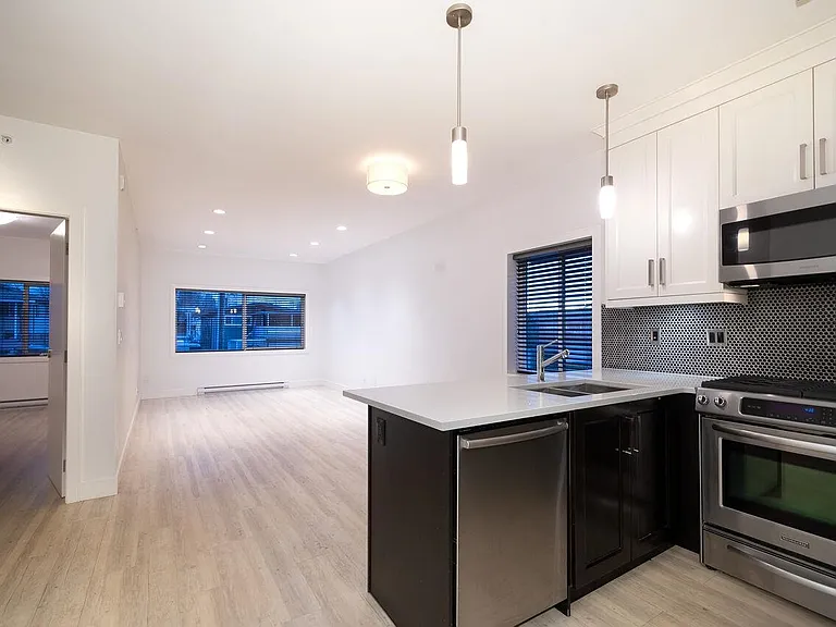 4548 Hastings St #302 — Photo 9