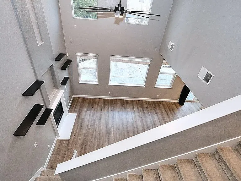 1366 Rawlings Ln — Photo 17