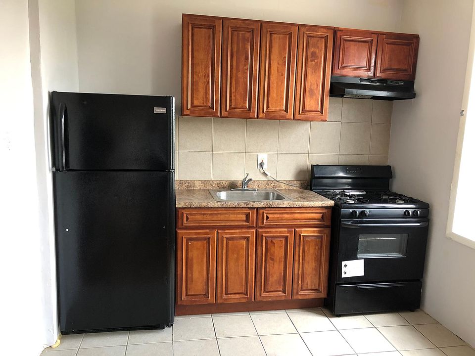 2nd image of 246 Roseville Ave APT A4