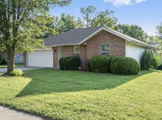 5226 S Honeysuckle Ln, Battlefield, MO 65619