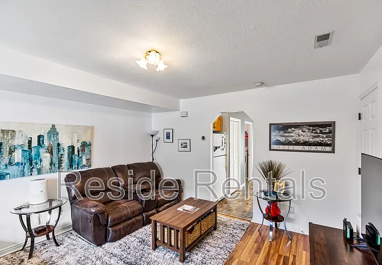 1637 Talon Dr #1 — Photo 2