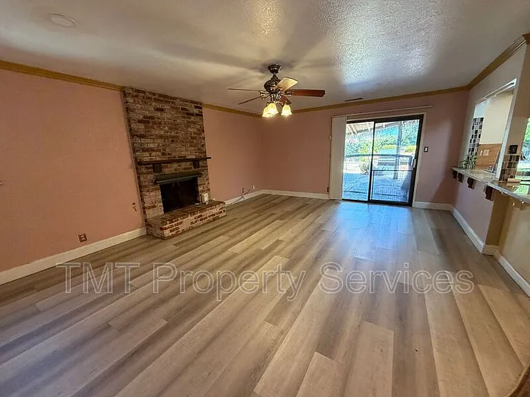 930 Graywood Cir — Photo 12