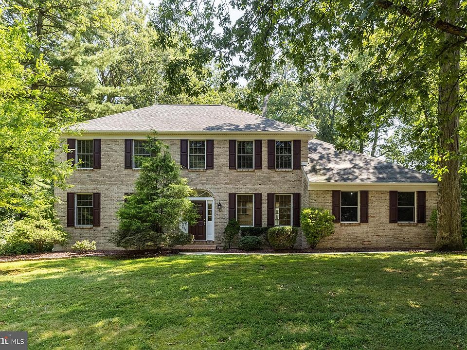 1st image of 2536 Deepwood Dr