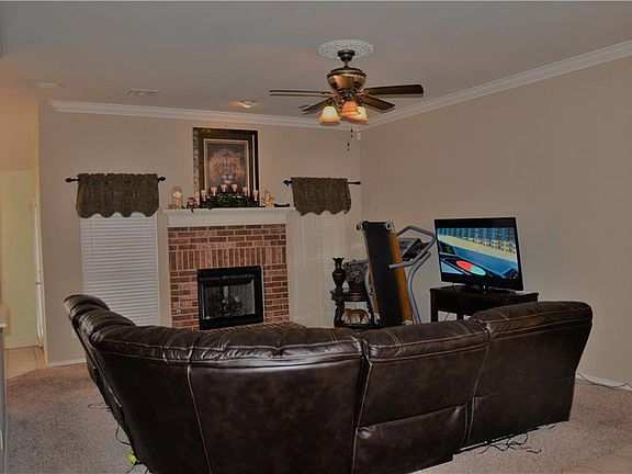 2nd image of 716 Vickery Ave