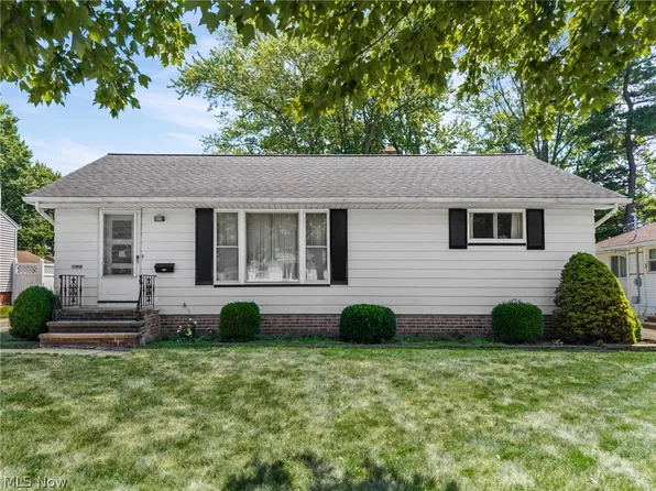 11021 Schwab Dr, Parma, OH 44130