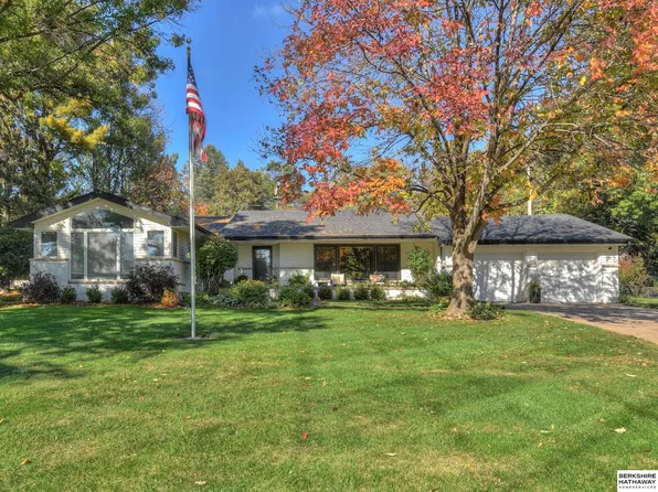 9378 Douglas St, Omaha, NE 68114