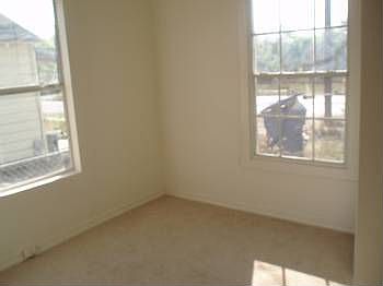 4th image of 848 S San Joaquin Ave