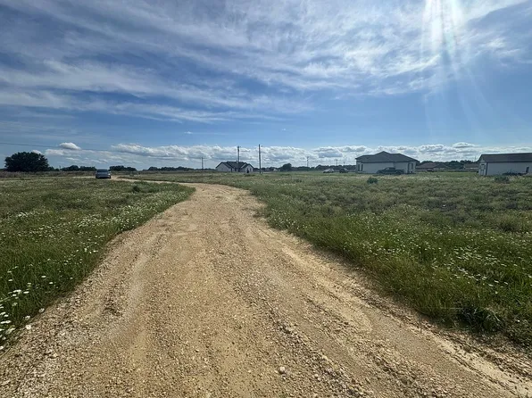 197 Colt Trl #23, Natalia, TX 78059
