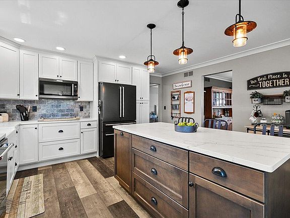 4th image of 3496 W Lakeshore Dr