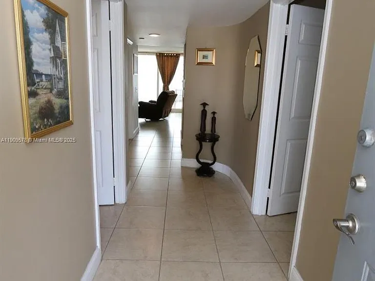 17800 N Bay Rd #404 — Photo 27