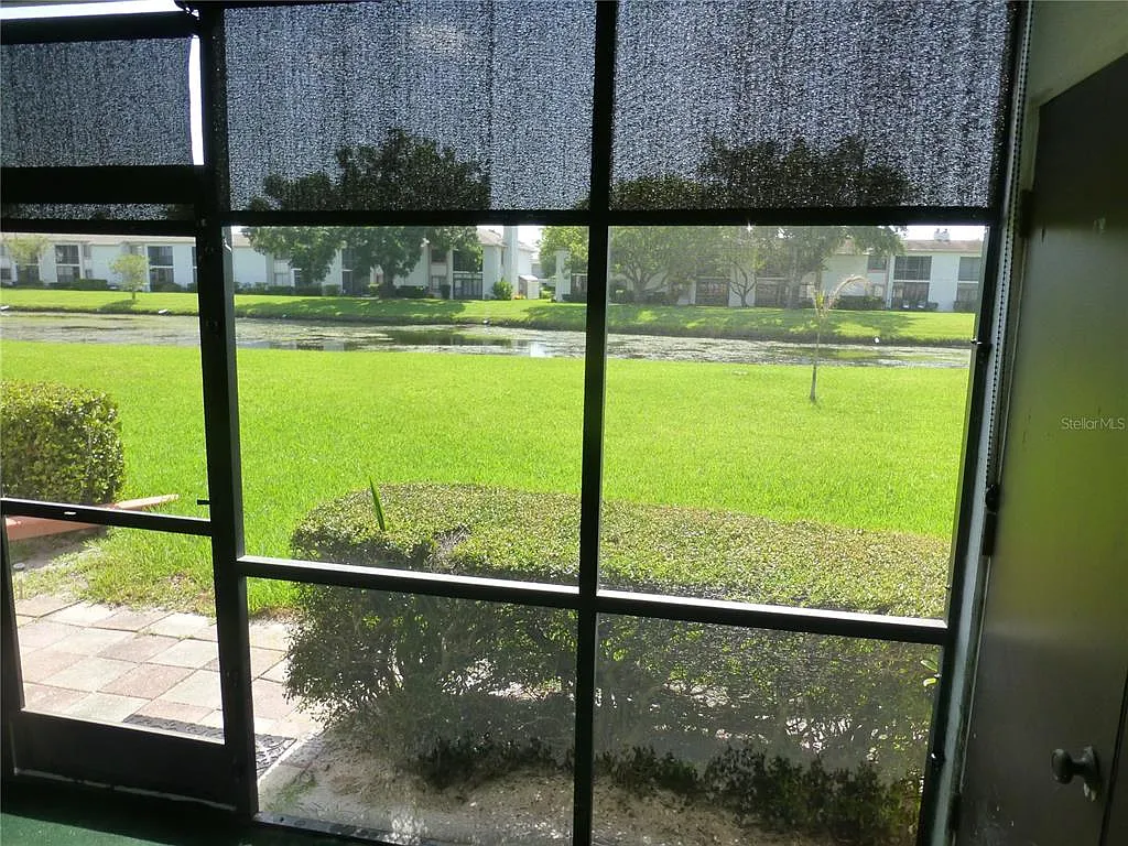 2 bed, 2.0 bath, 1094 sqft, $1,745 — Photo 2