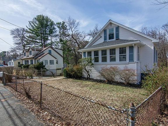 3rd image of 437 Summer St