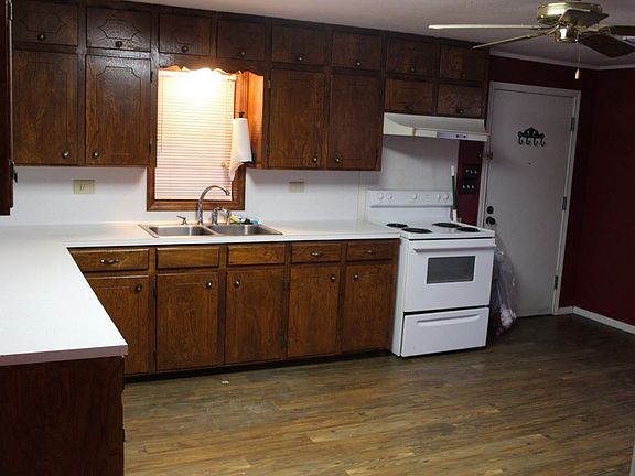 4th image of 905 S Tyler St