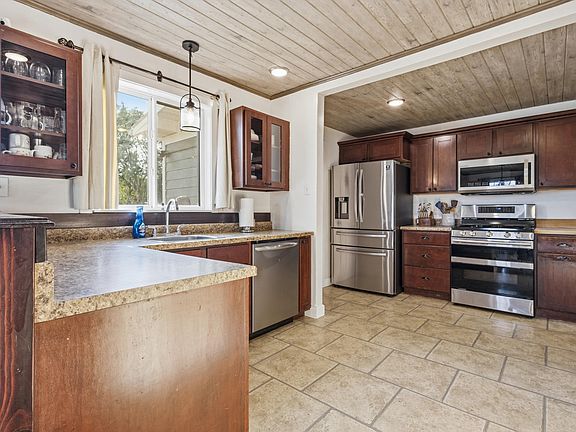 4th image of 123 NW Lake Dr