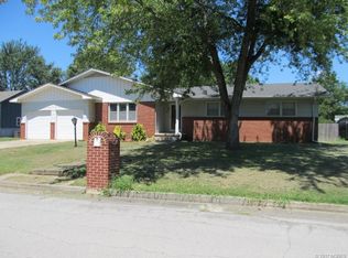 609 Ridgewood Dr, Pryor, OK 74361