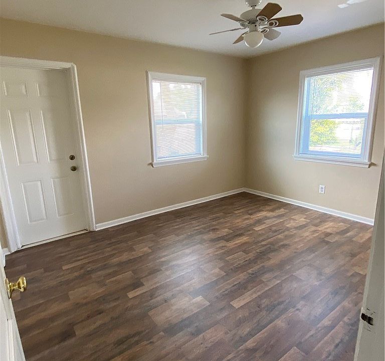 2nd image of 41871 Lemon St